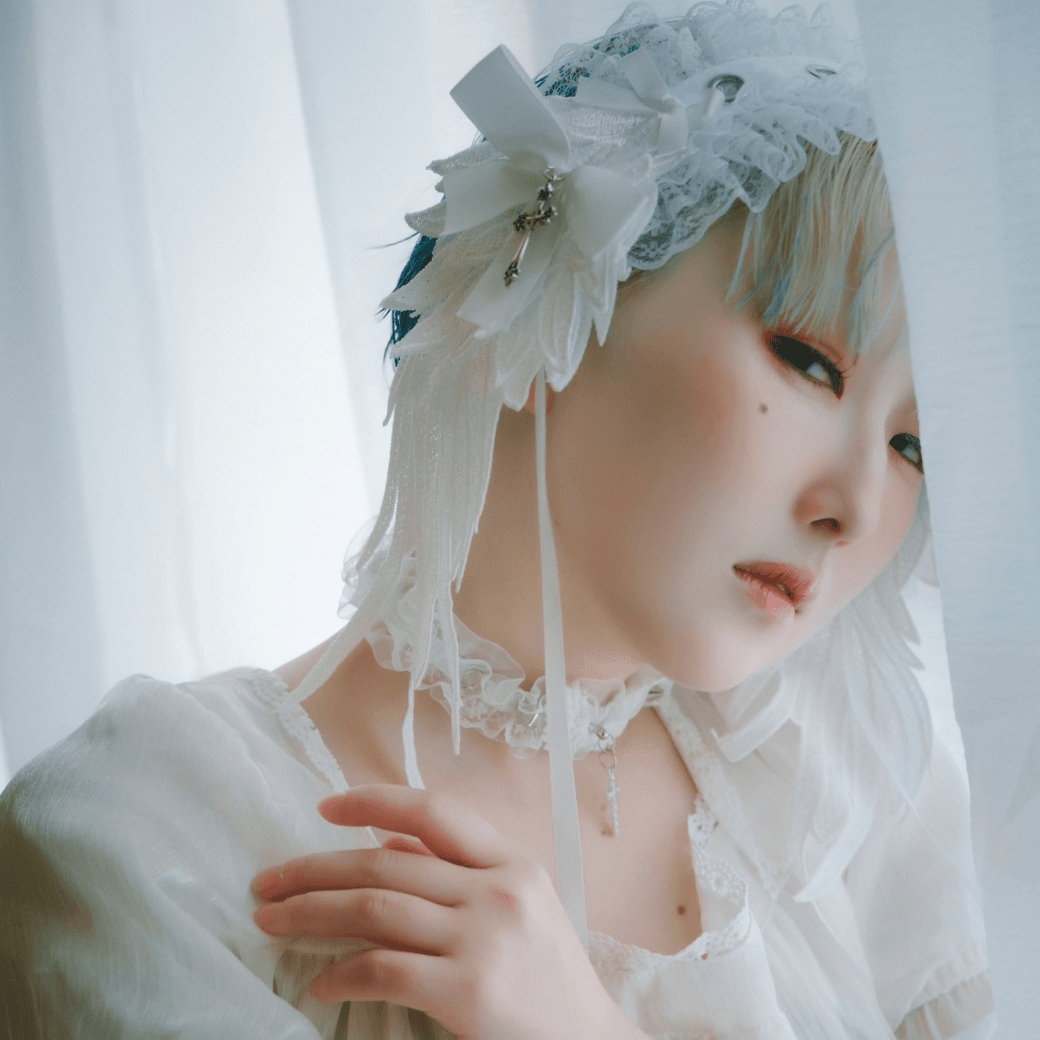 Aoi Mitsu.