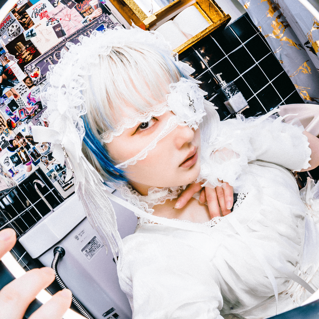 Aoi Mitsu.
