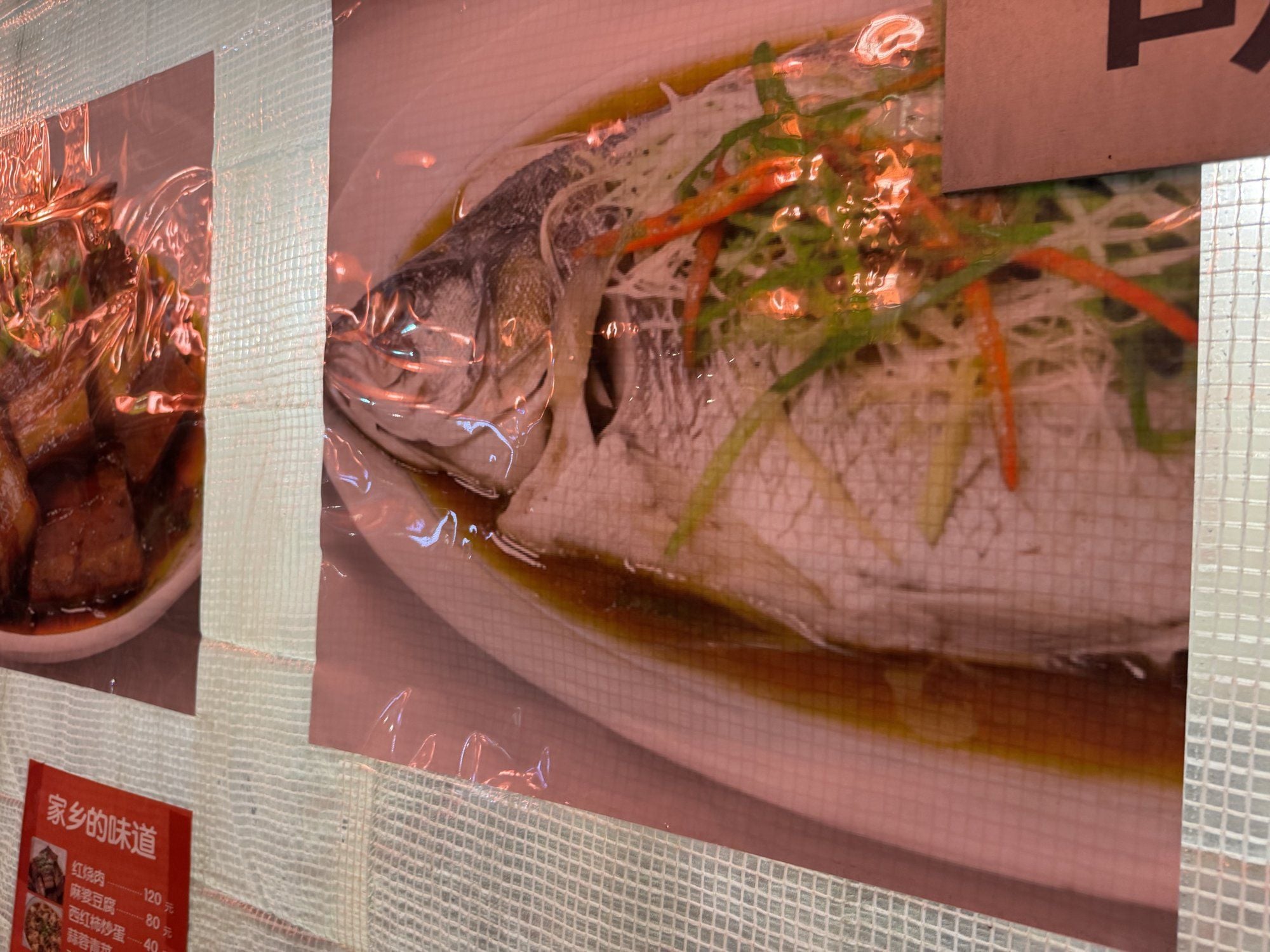 料理写真の、この解像度の足りなさ。むしろリアル